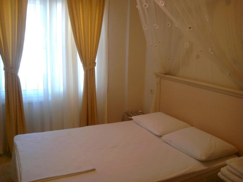 Melaike Hotel Foca Room photo